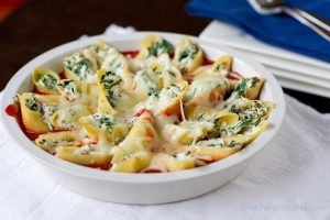 Đổi khẩu vị sau Tết với Pasta vỏ sò nhồi bó xôi